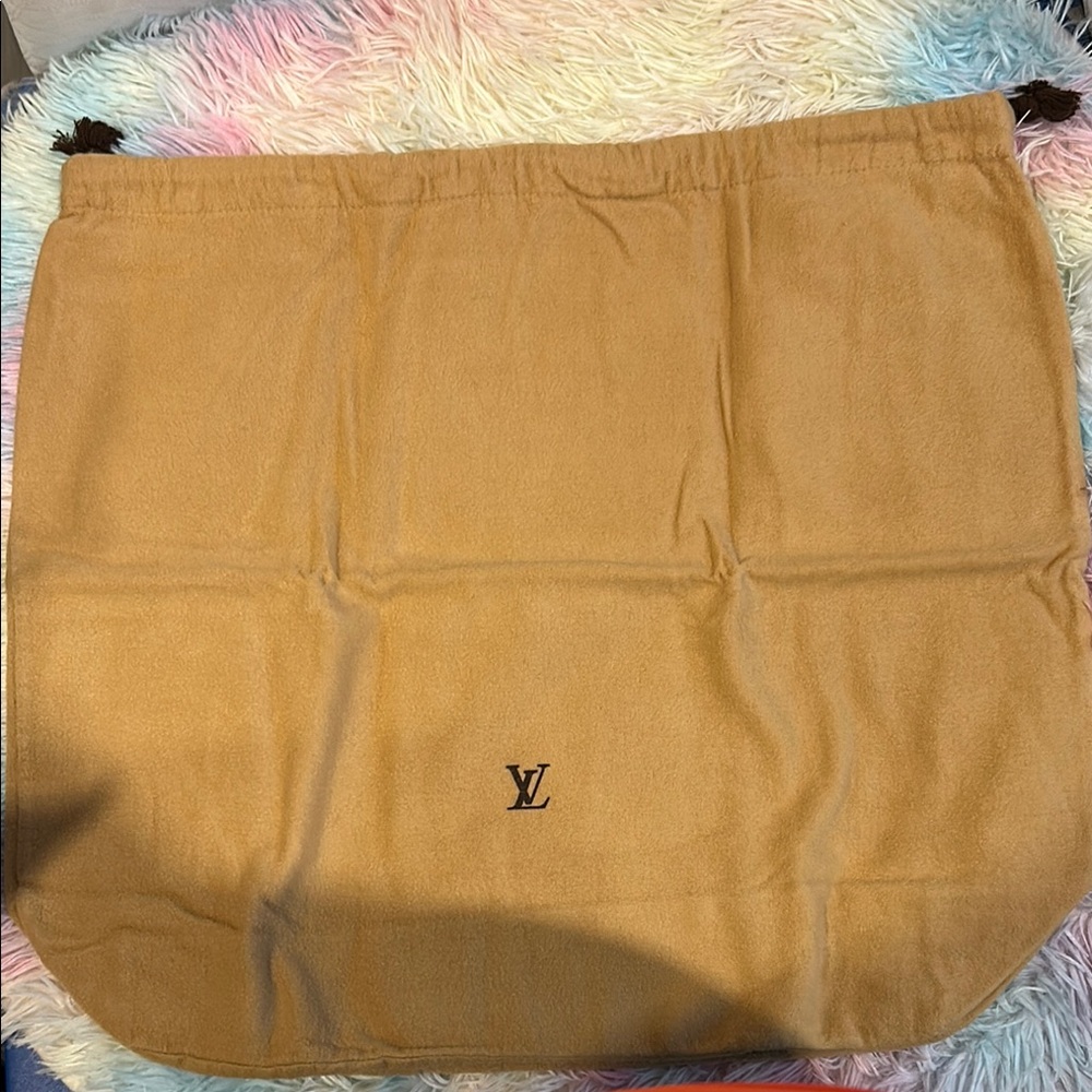 Louis Vuitton Tan Dust bag with COA , Salvatore Ferragamo and Tory Burch DB - Picture 8 of 14